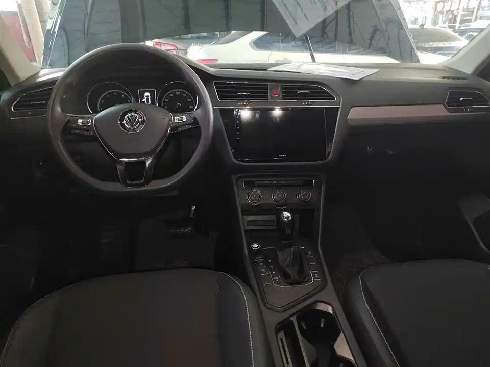 Volkswagen Tiguan L