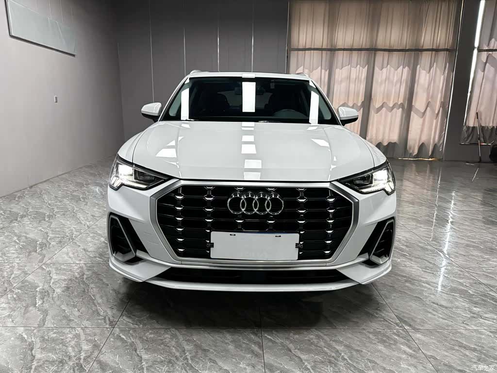 Audi Q3, 2022 2
