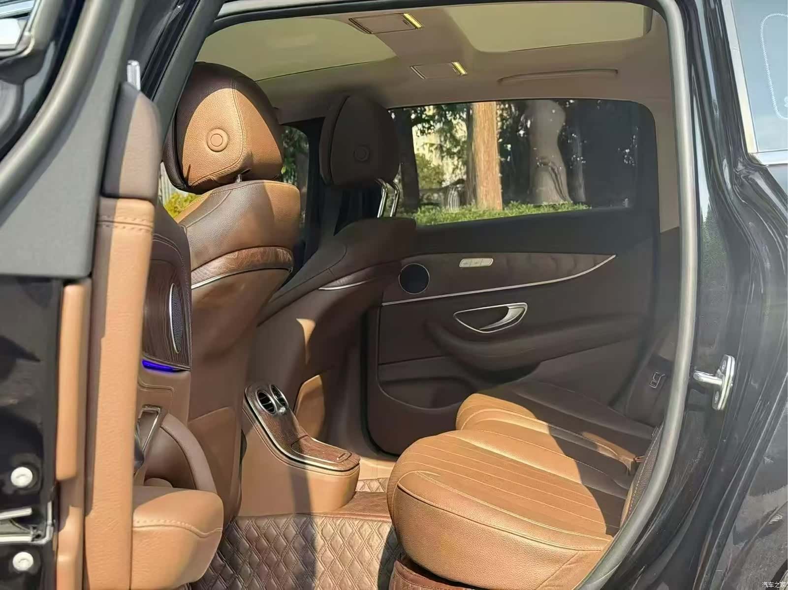 Mercedes-Benz E-Class, 2023 4