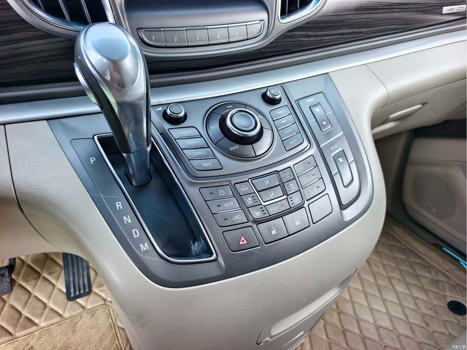 Buick GL8, 2013 3