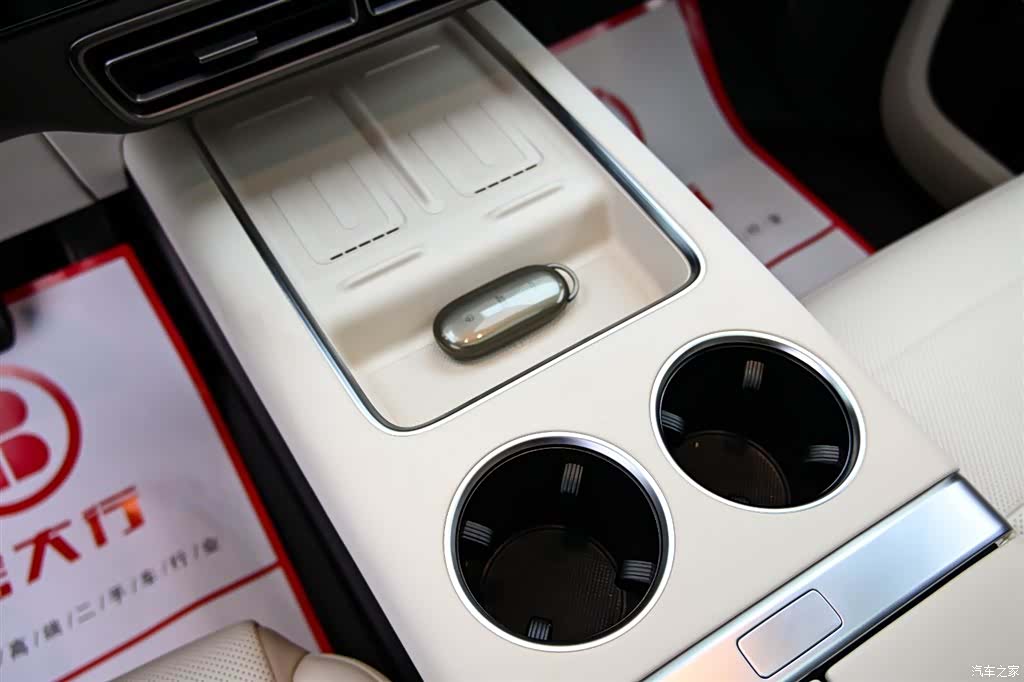 Li Auto MEGA, 2025 21