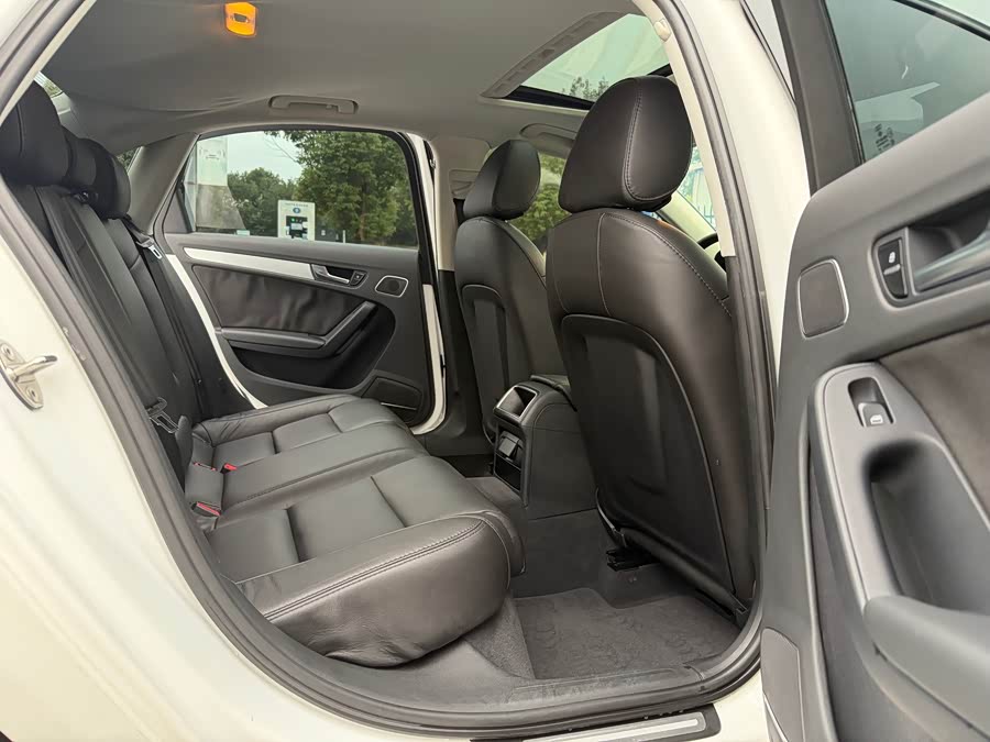 Audi A4L 2011, фото 14