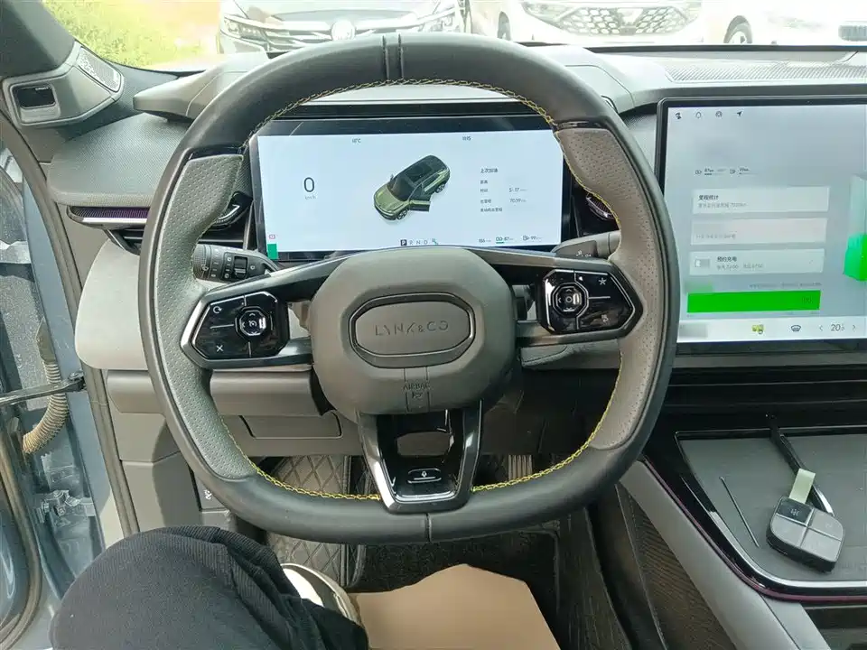 Lynk & Co 08 EM-P