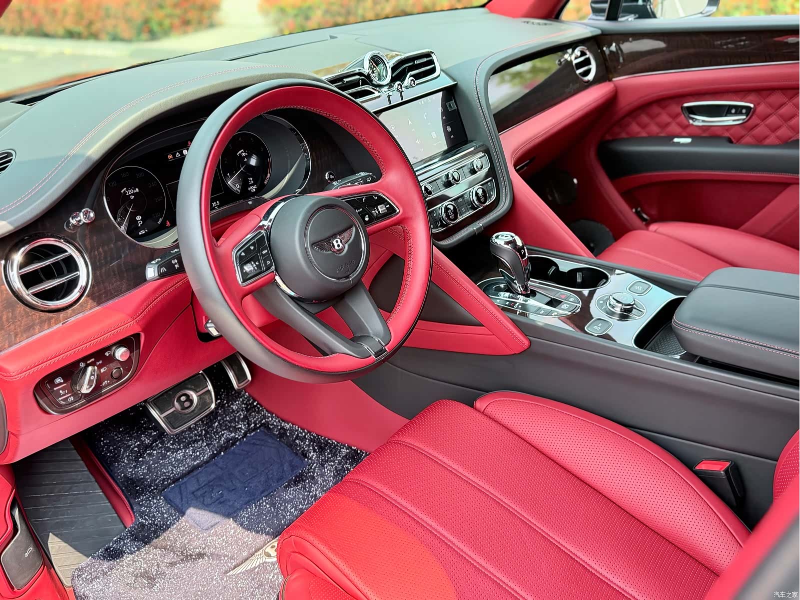 Bentley Bentayga, 2020 8