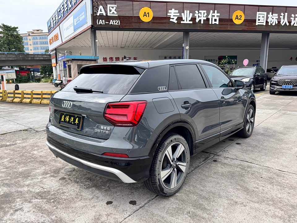 Audi Q2L