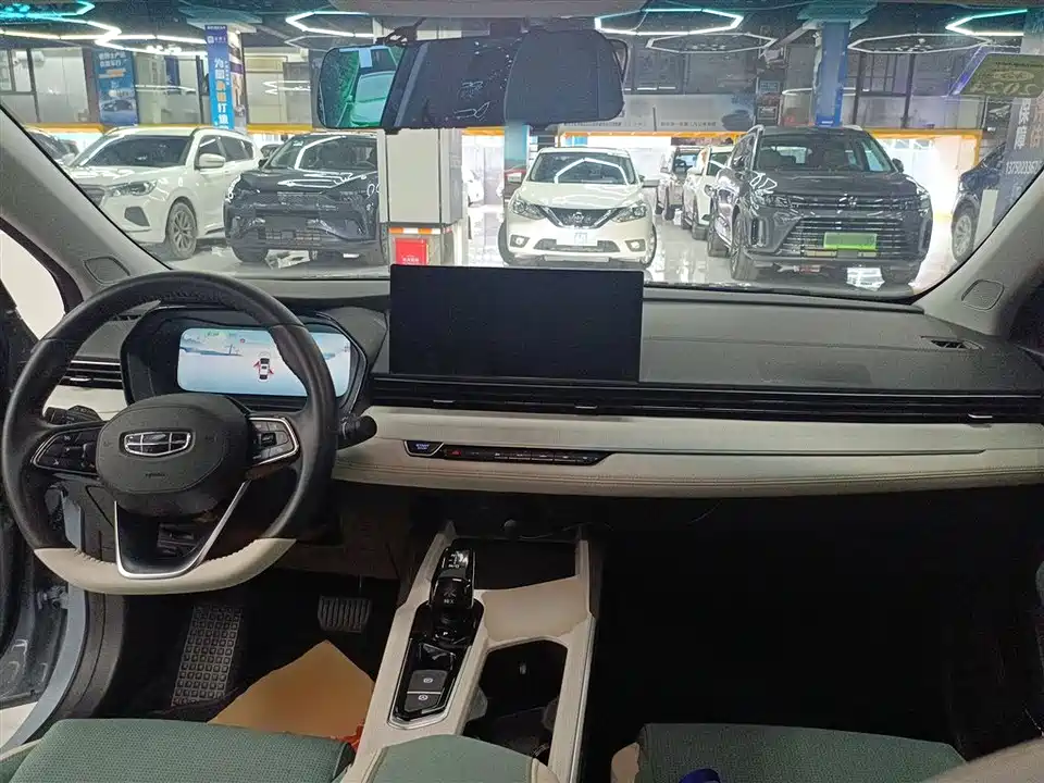 Geely Emgrand L HiP Geely Emgrand L HiP