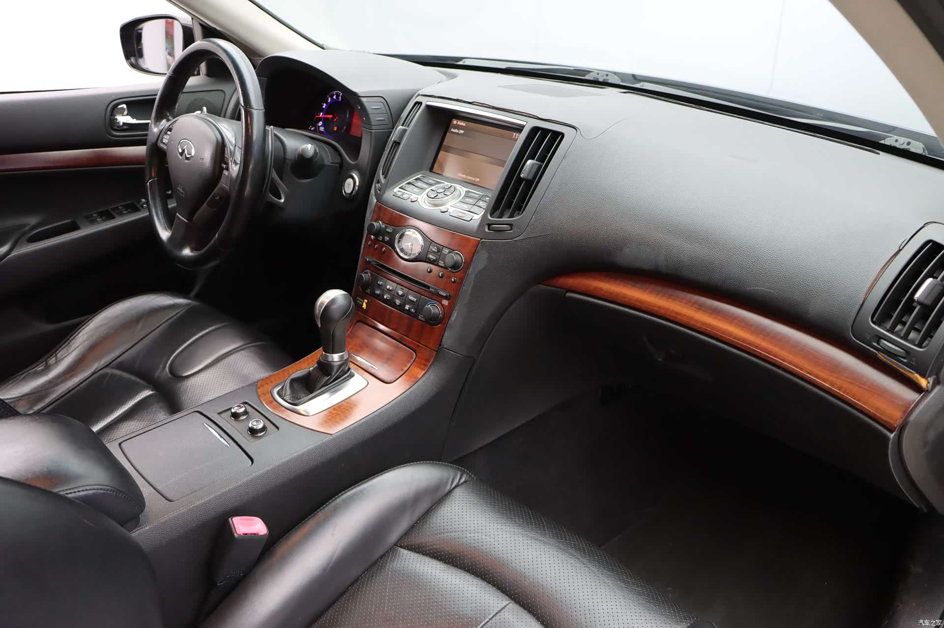 Infiniti G37, 2009 22