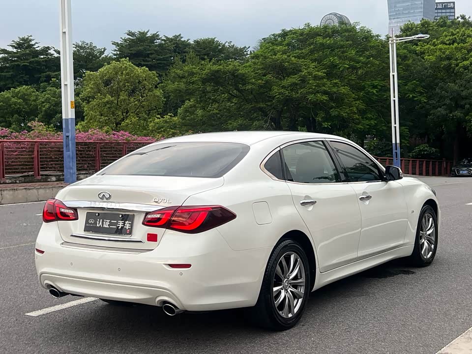 Infiniti Q70 Infiniti Q70