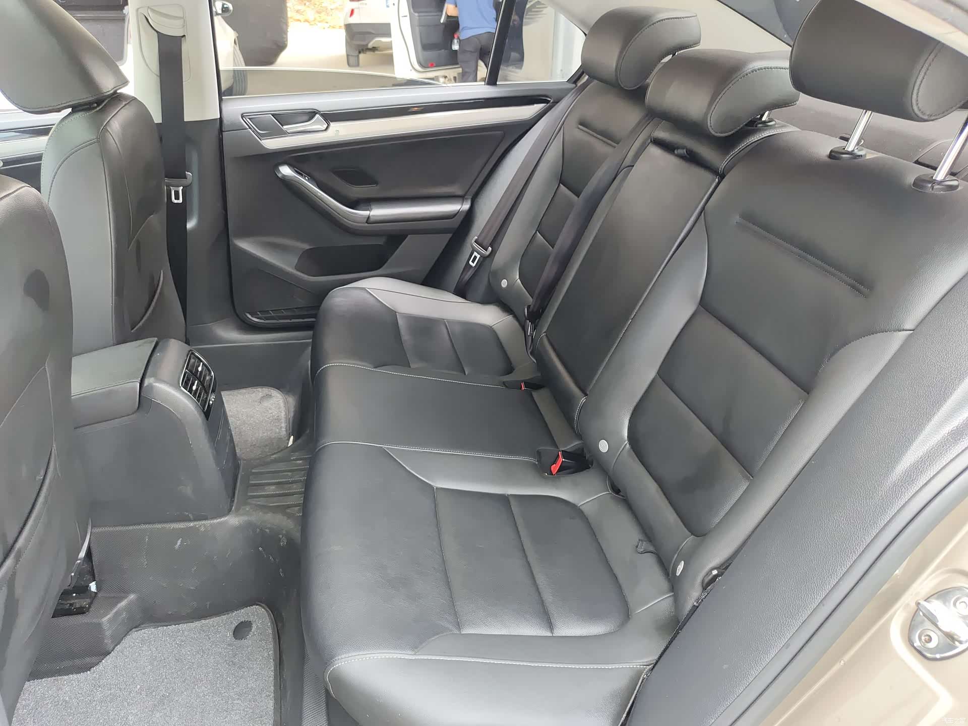 Volkswagen Sagitar, 2016 12