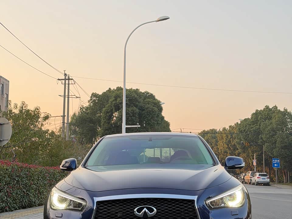 Infiniti Q50L