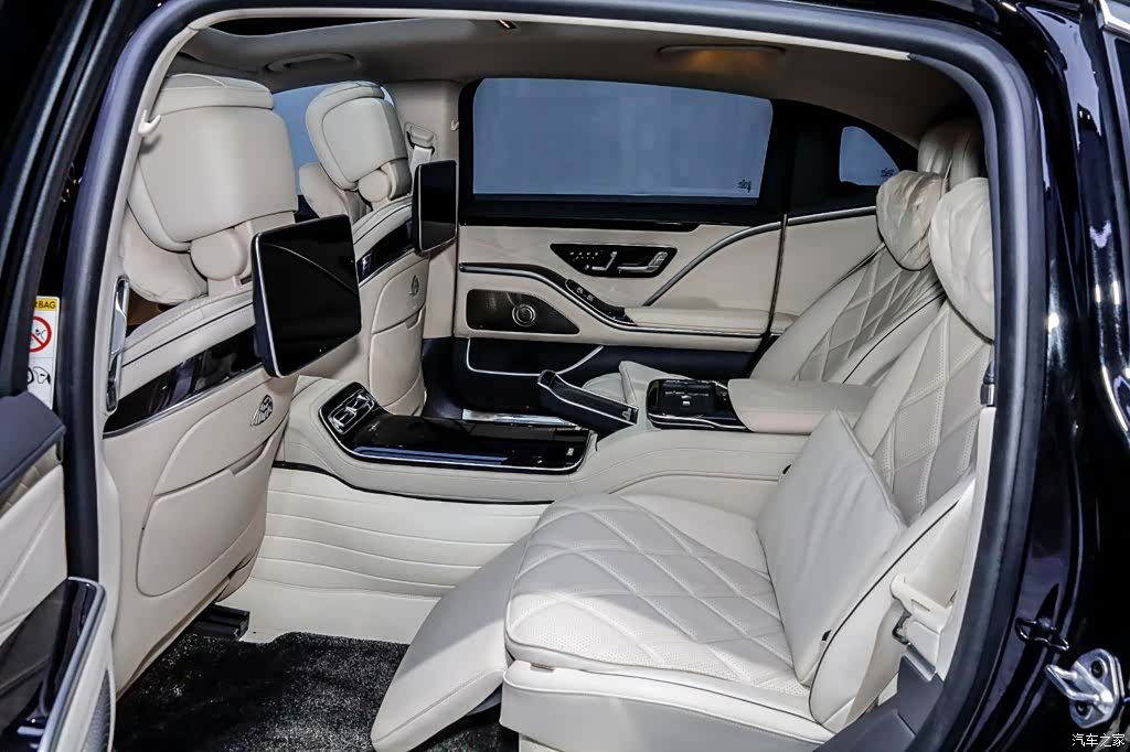 Maybach S-Class, 2023 10