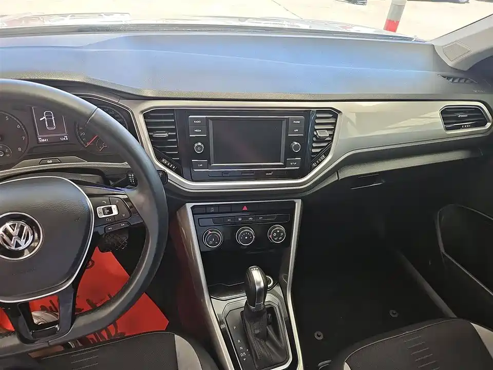 Volkswagen T-ROC exploring Songs