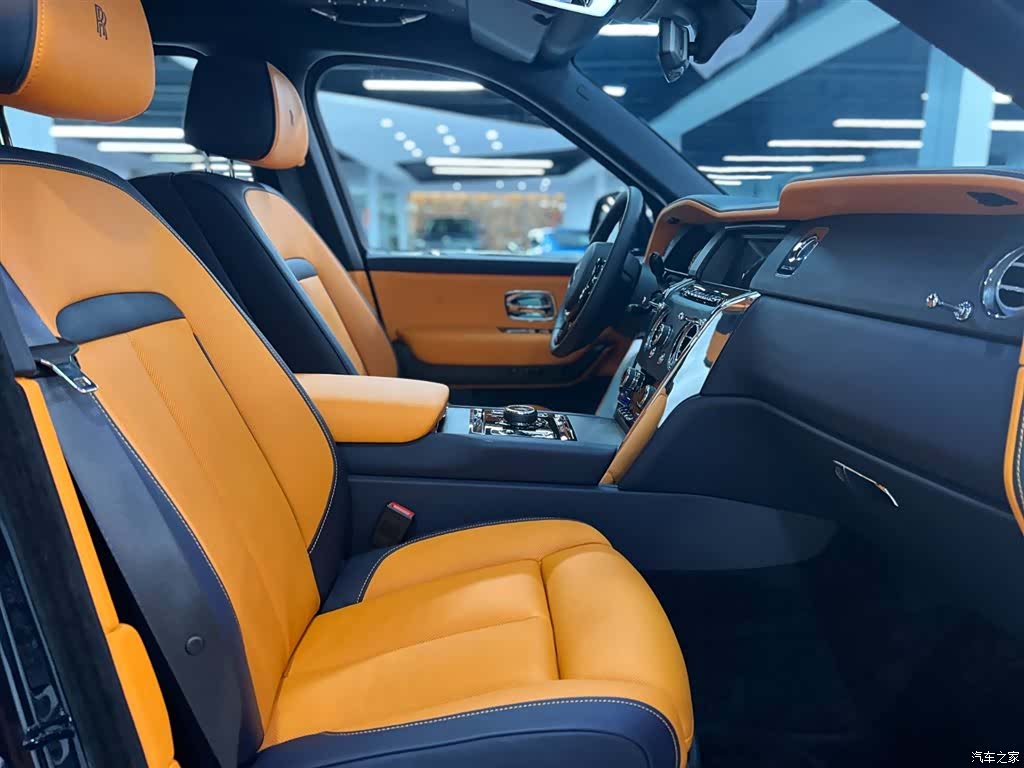 Rolls-Royce Cullinan, 2022 19
