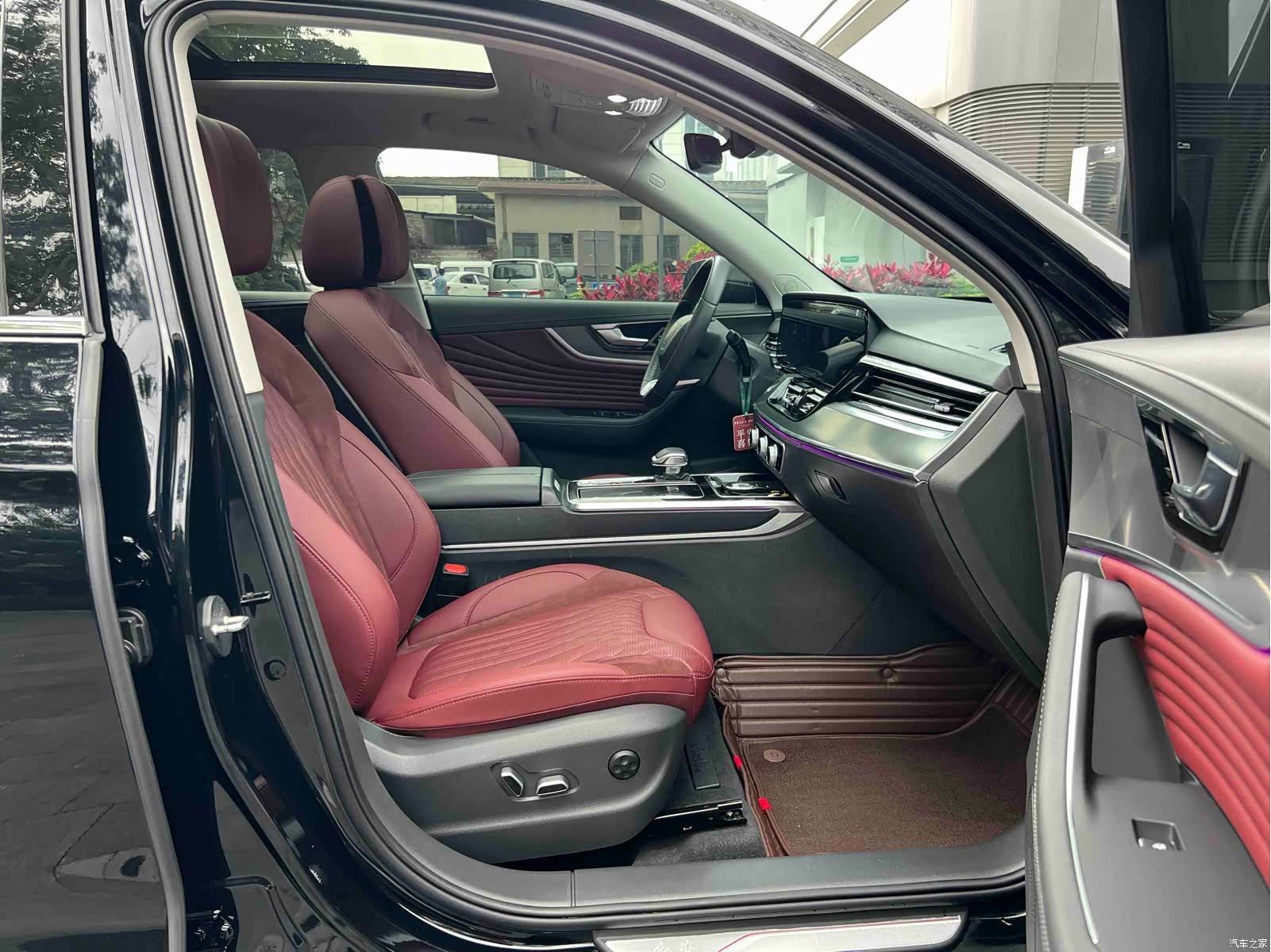 Hongqi HS5, 2024 14