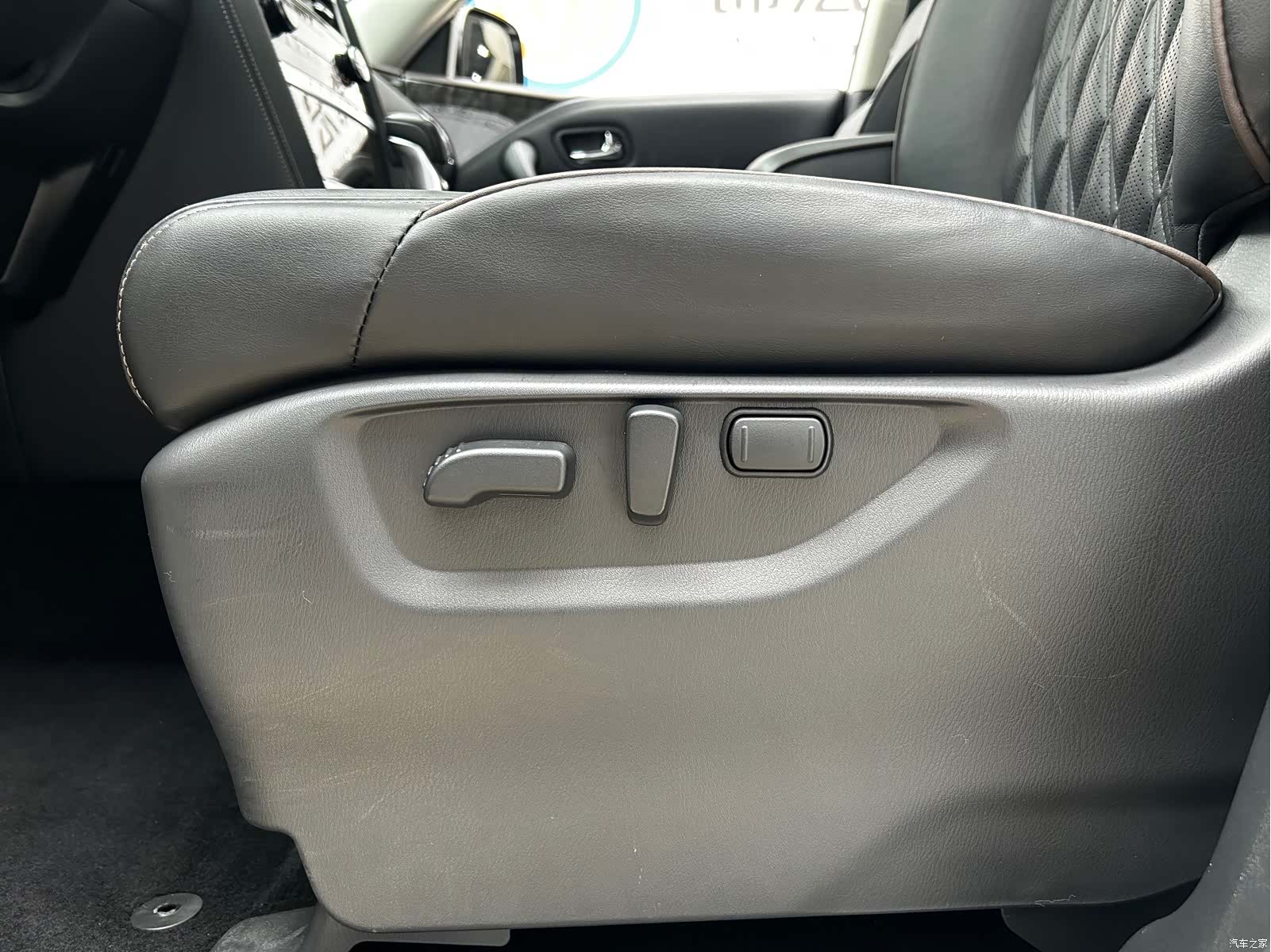 Nissan Patrol, 2023 6