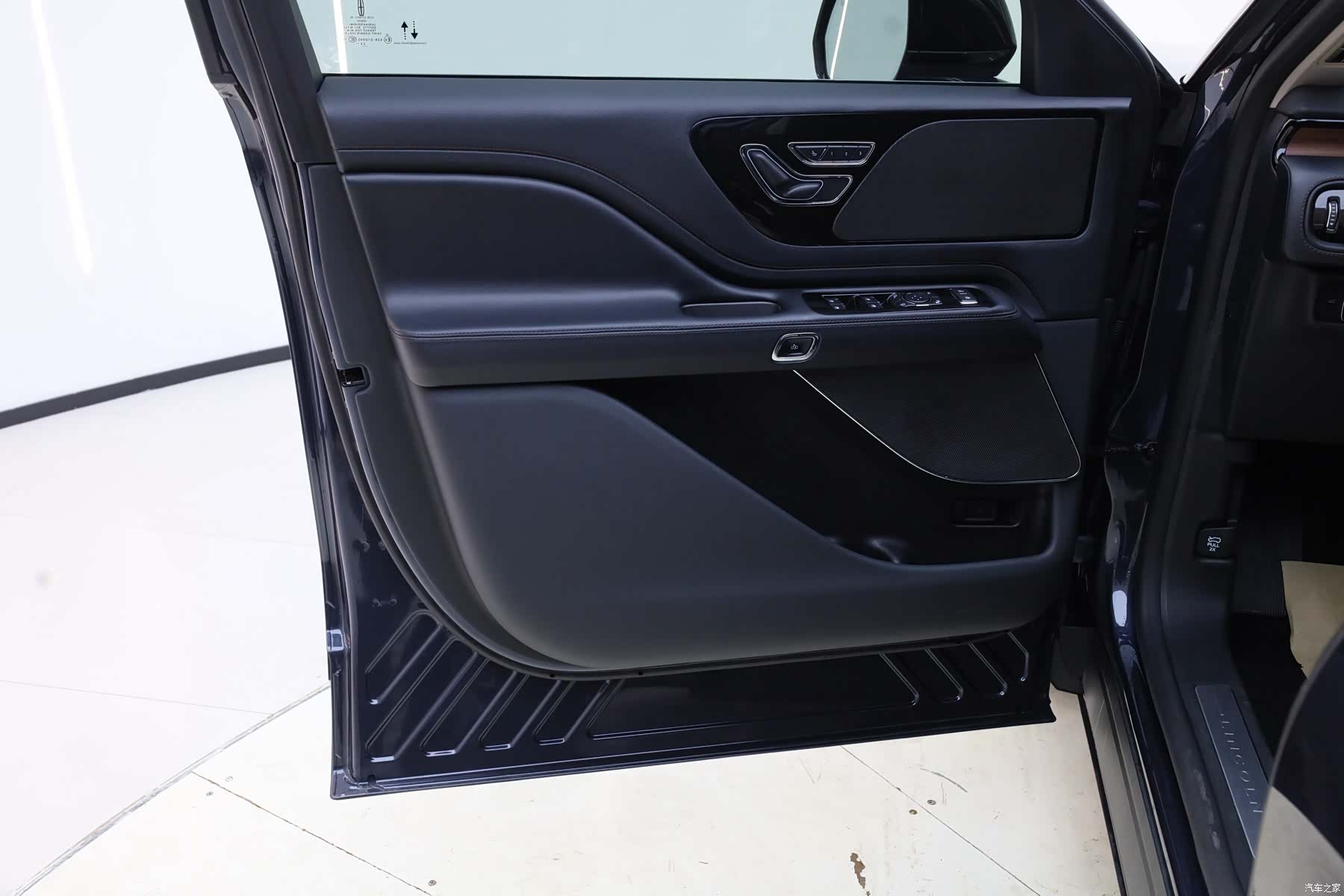 Lincoln Aviator, 2024 12