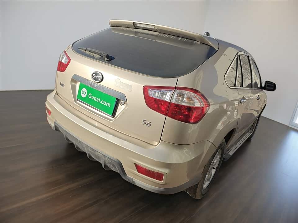 BYD S6