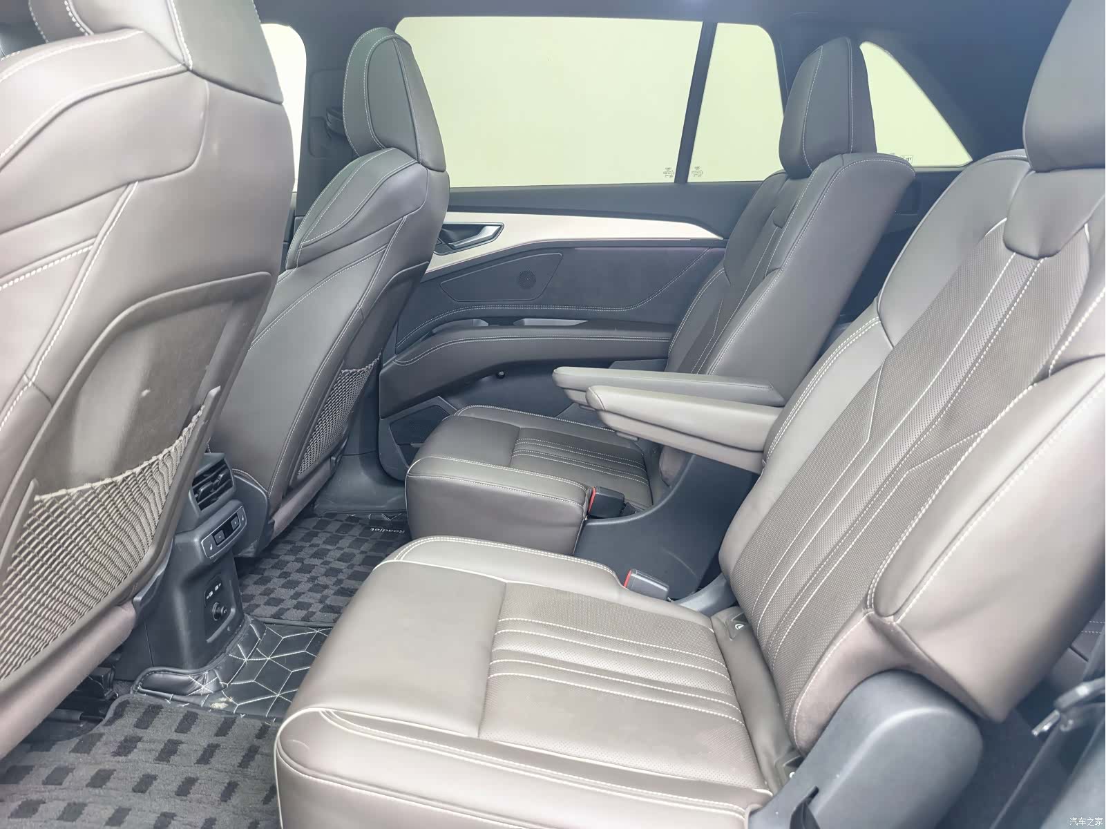 Audi Q5 e-tron, 2022 4