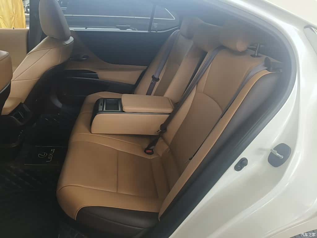 Lexus ES, 2020 13