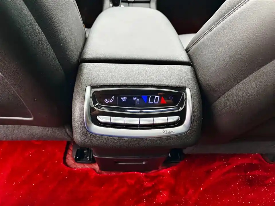 Cadillac XT6