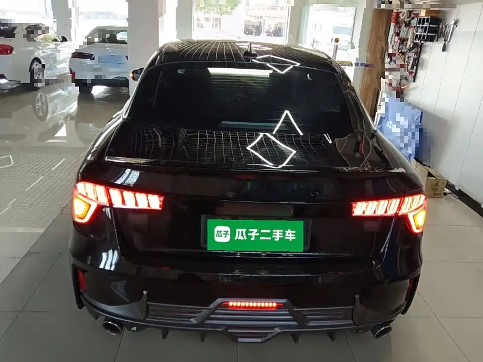 Lynk & Co 03