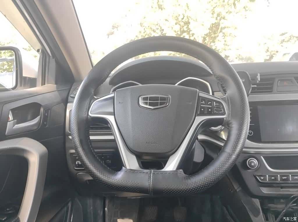 Geely Emgrand, 2018 13