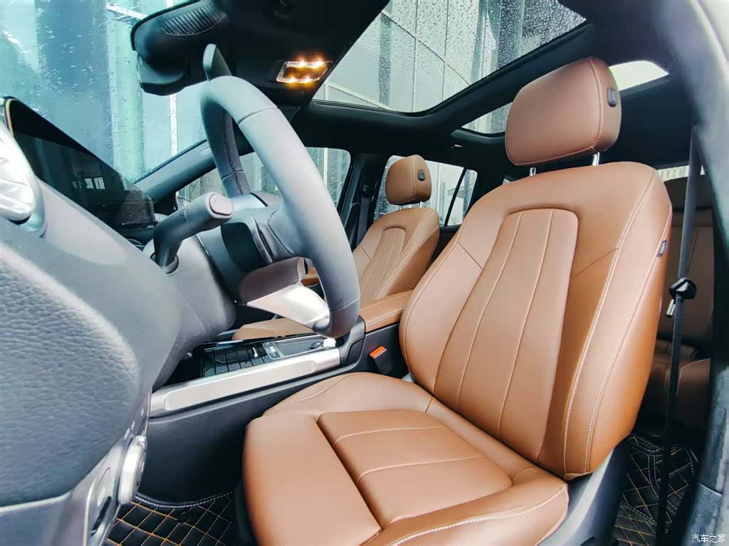 Mercedes-Benz GLB, 2025 11
