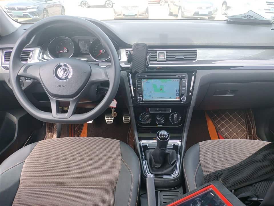 Volkswagen C-TREK Wei Collar