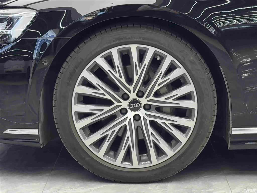 Audi A8L, 2023 4