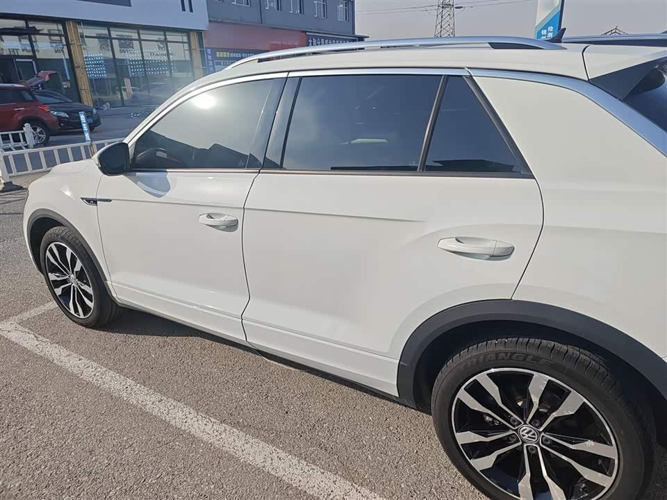 Volkswagen T-ROC exploring Songs