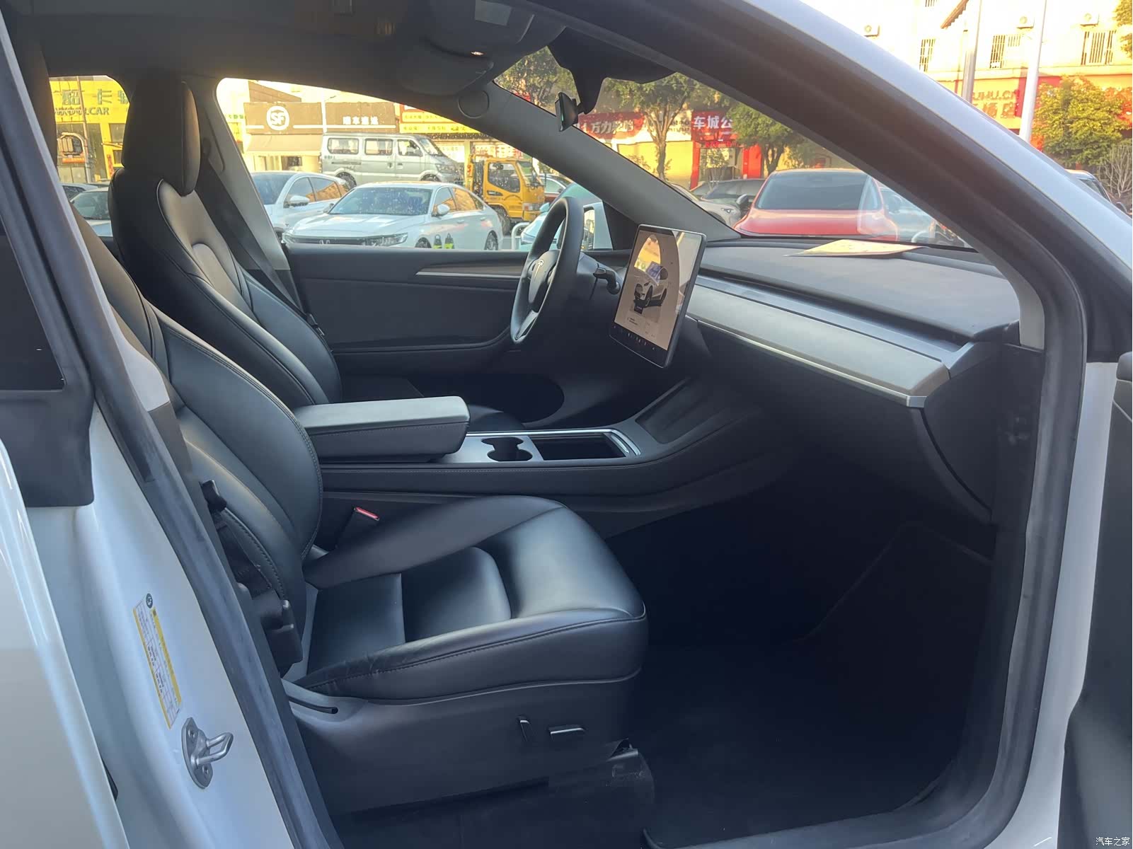 Tesla Model Y, 2023 15