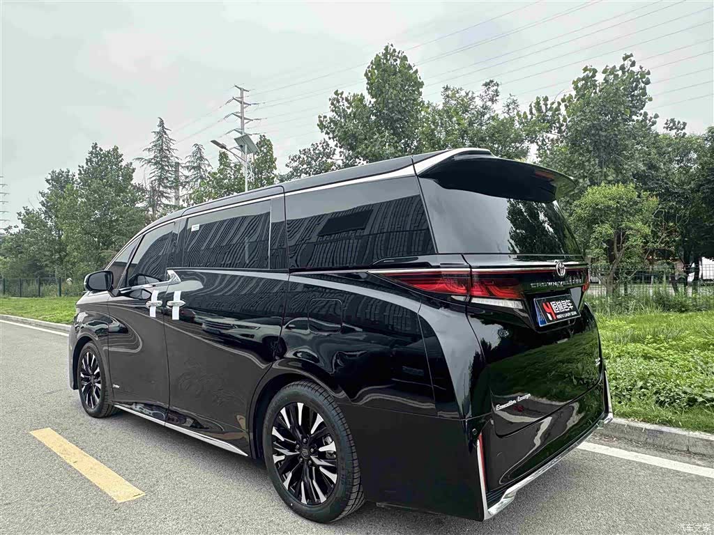 Toyota Vellfire, 2024 9