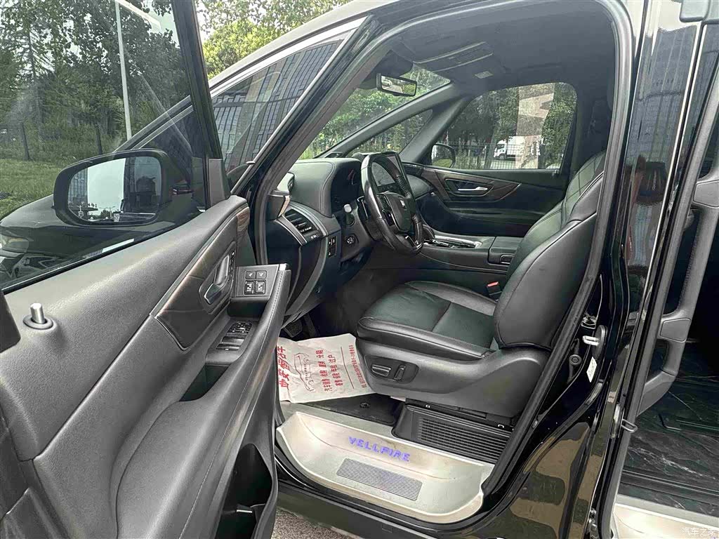 Toyota Vellfire, 2024 4