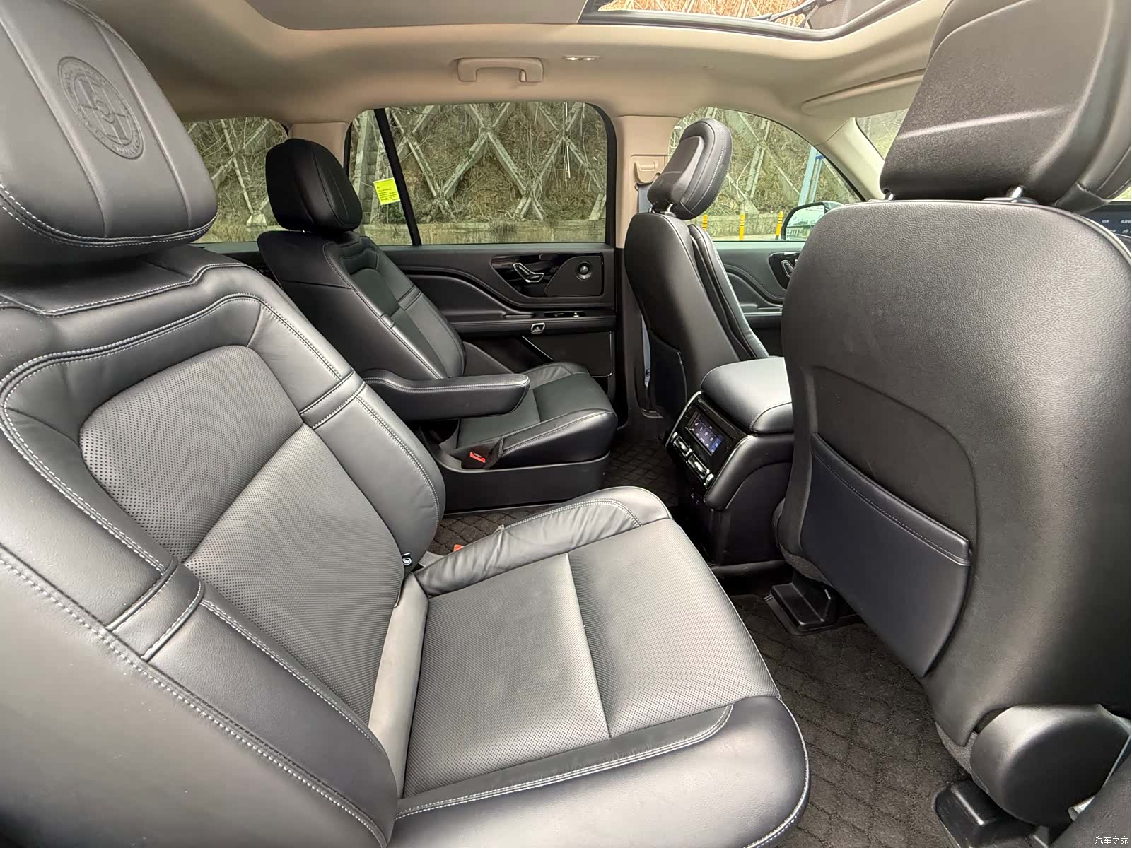 Lincoln Aviator, 2023 14