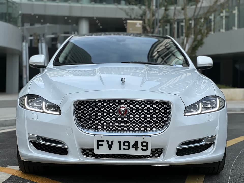 Jaguar XJ