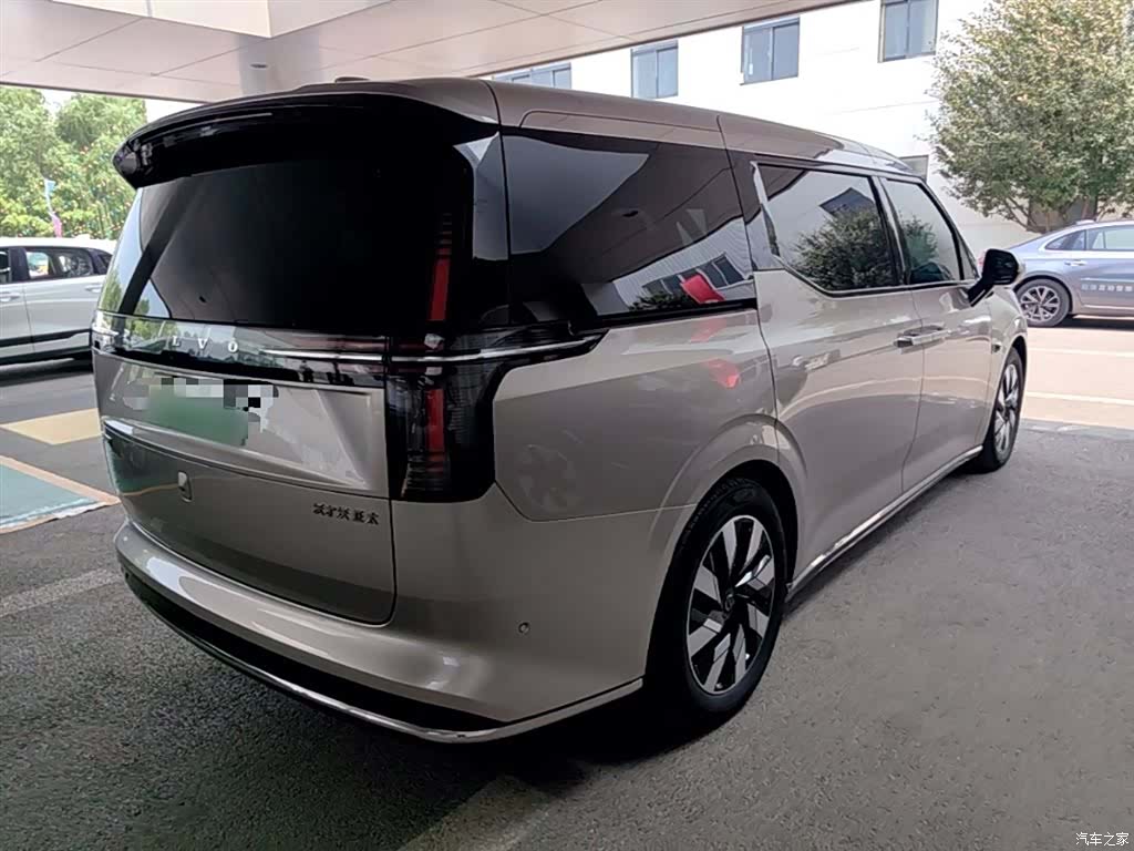 Volvo EM90, 2024 7