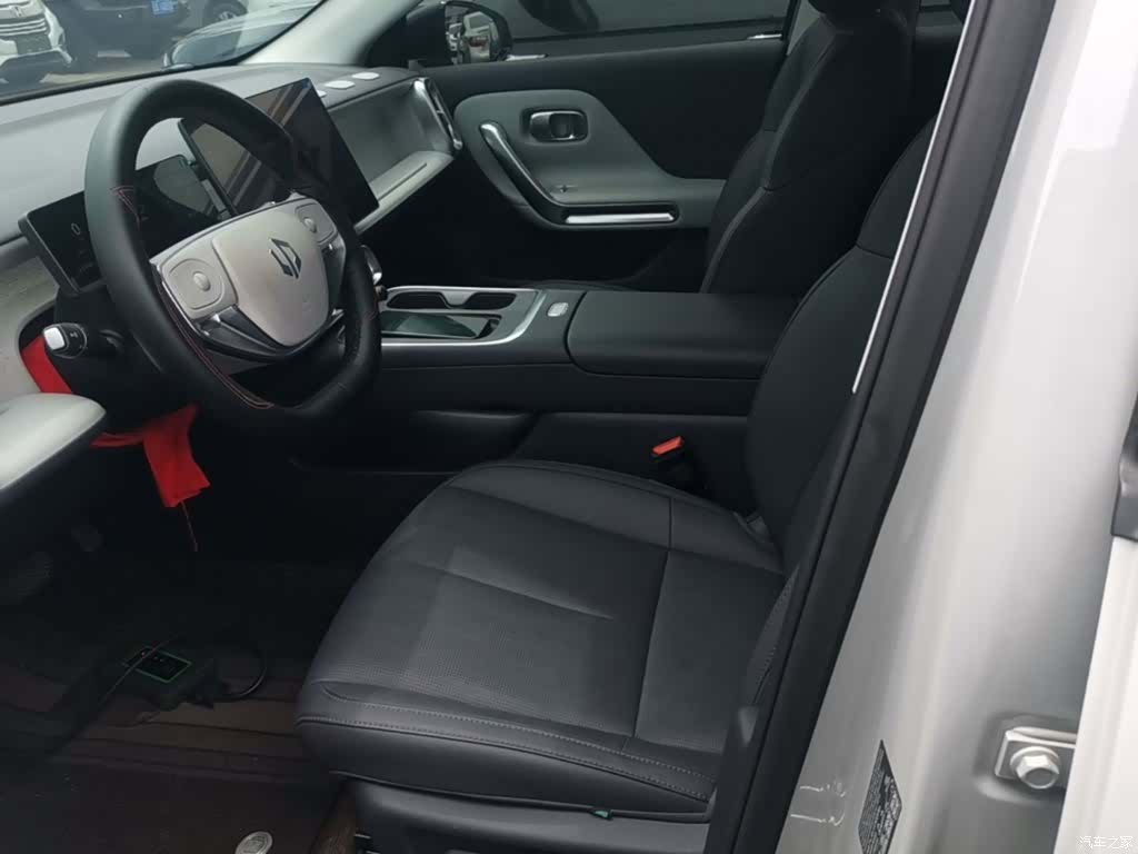 Leapmotor B01, 2025 15
