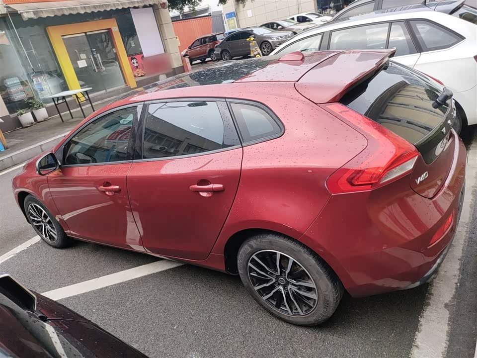 Volvo V40