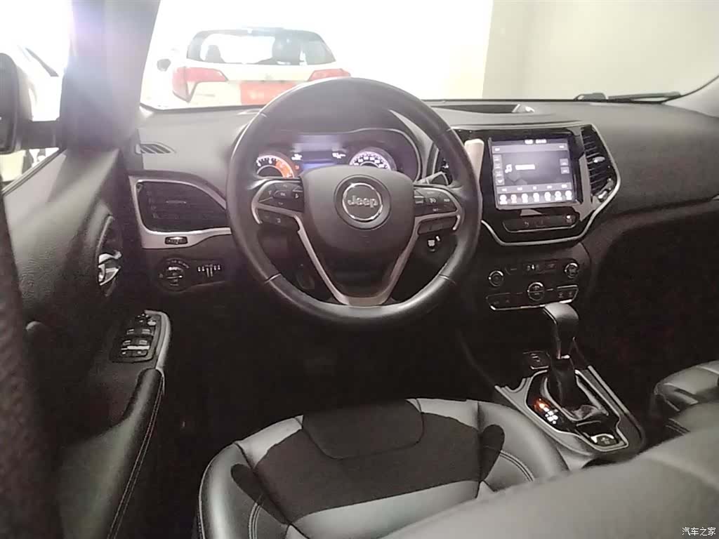 Jeep Cherokee, 2019 10