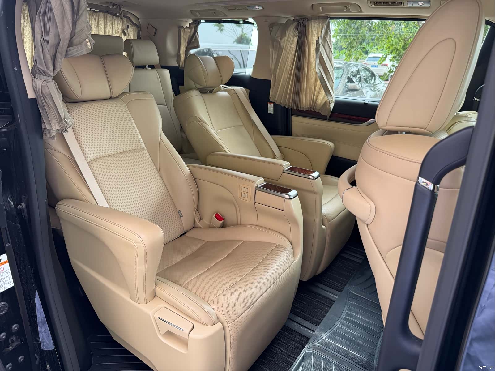 Toyota Alphard, 2016 6
