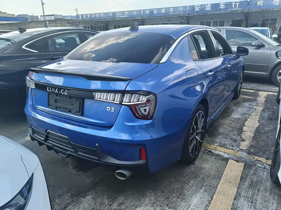 Lynk & Co 03