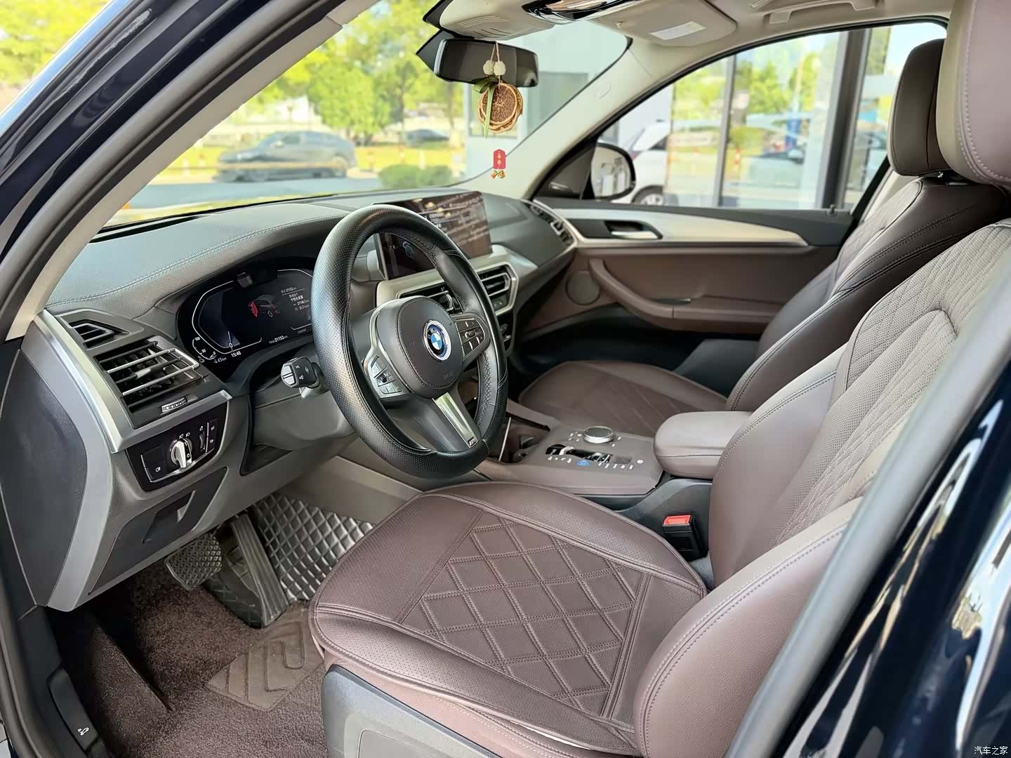 BMW iX3, 2025 8