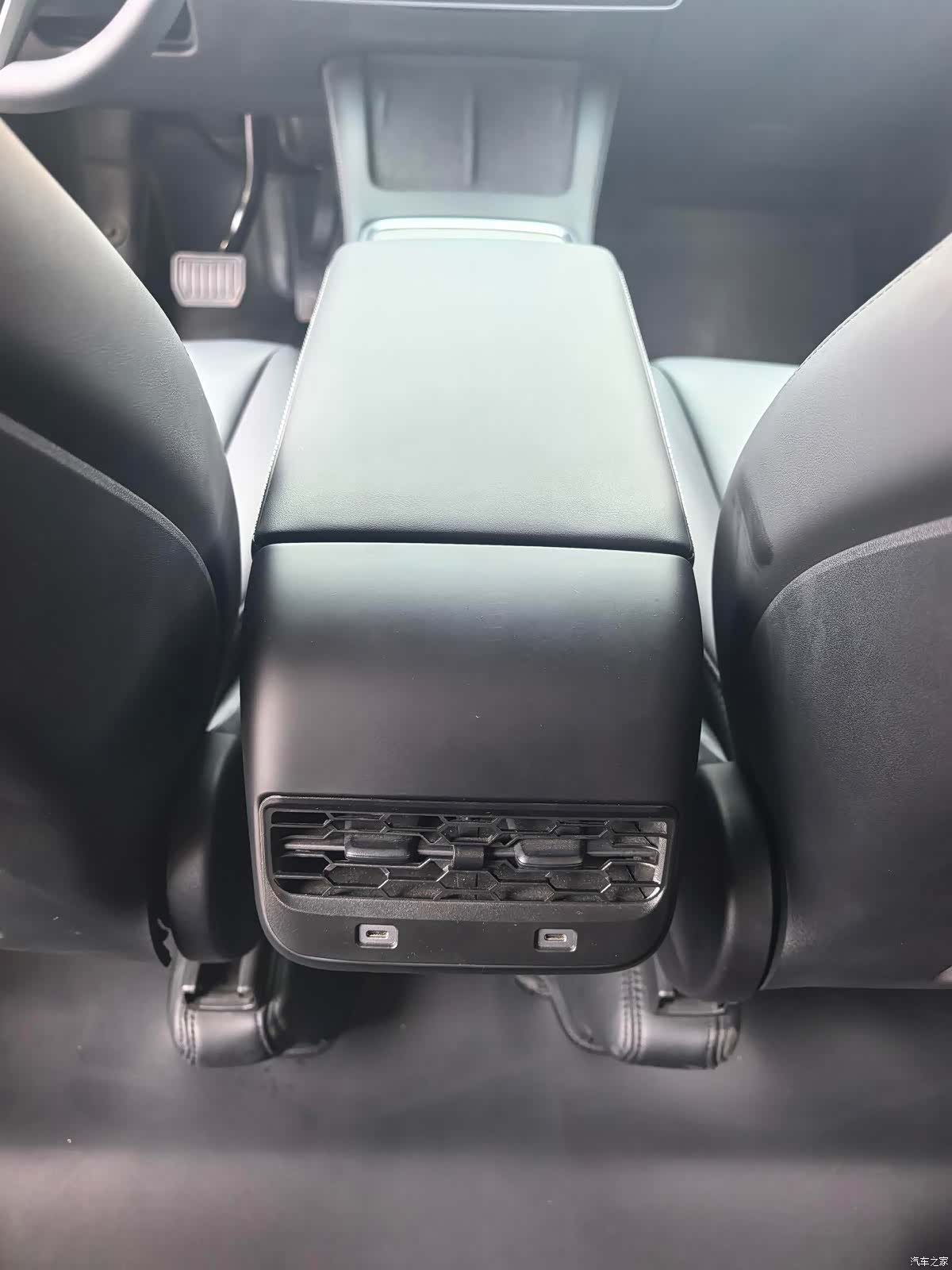 Tesla Model Y, 2024 6
