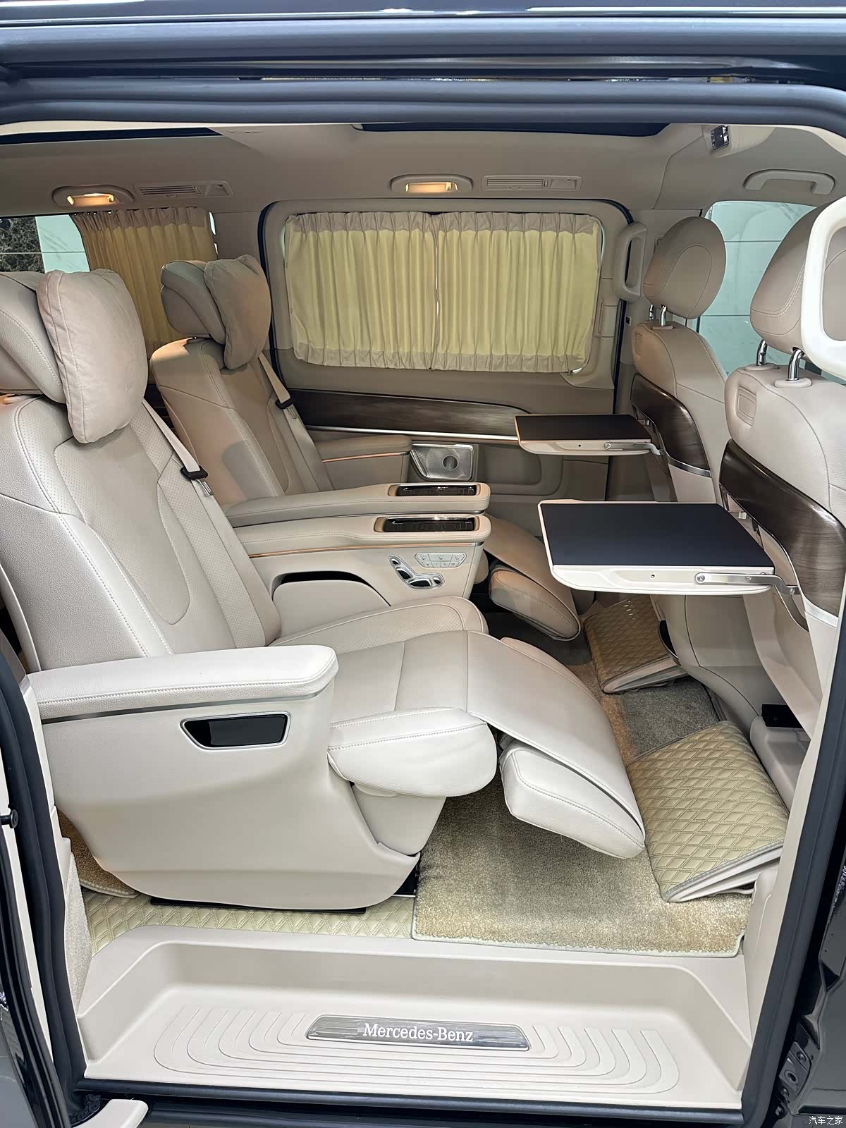 Mercedes-Benz V-Class, 2023 13