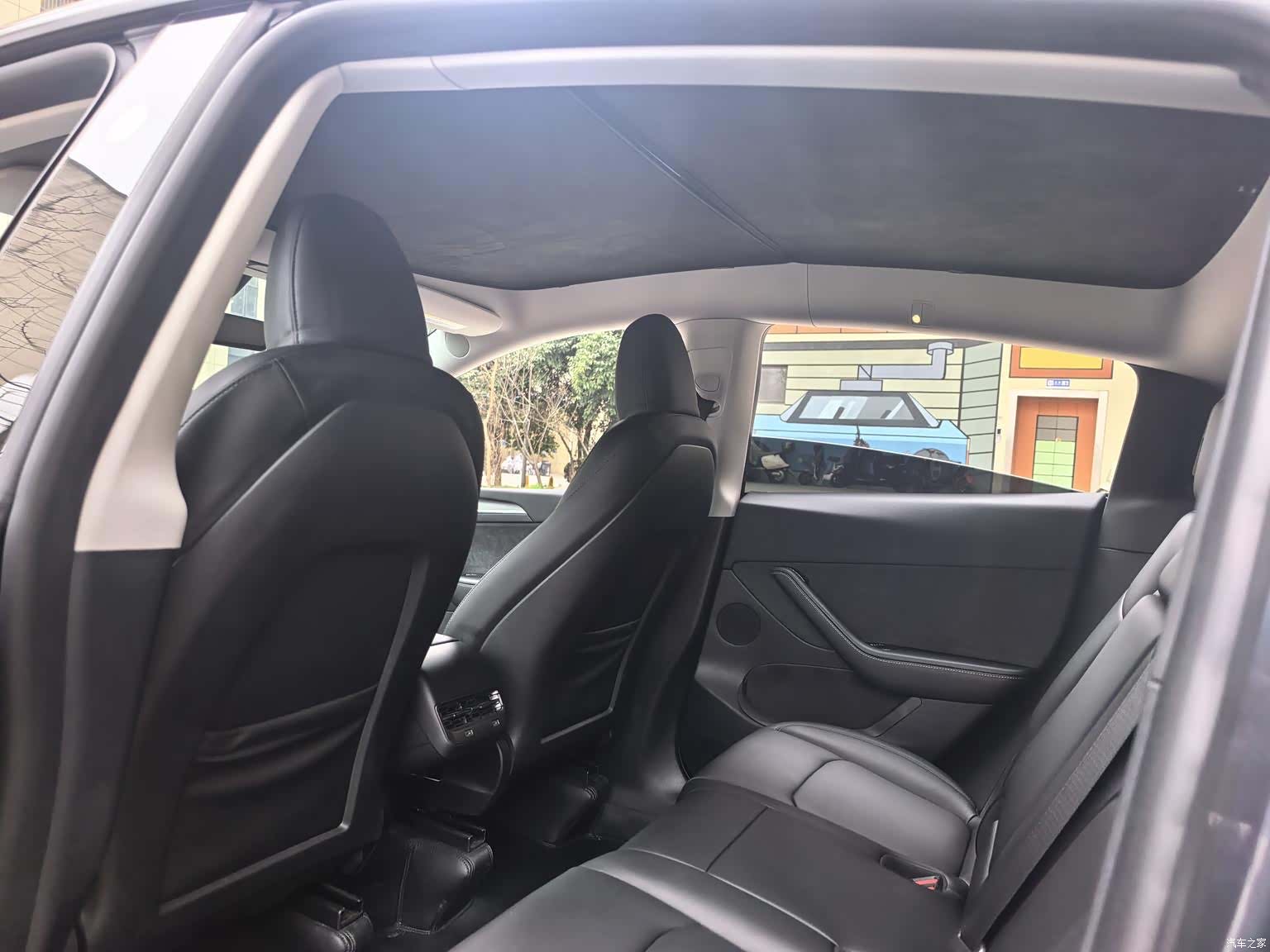Tesla Model Y, 2024 10