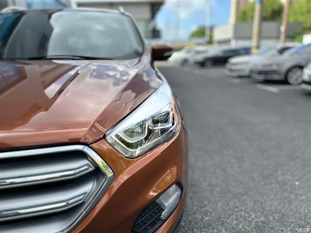 Ford Kuga, 2019 3