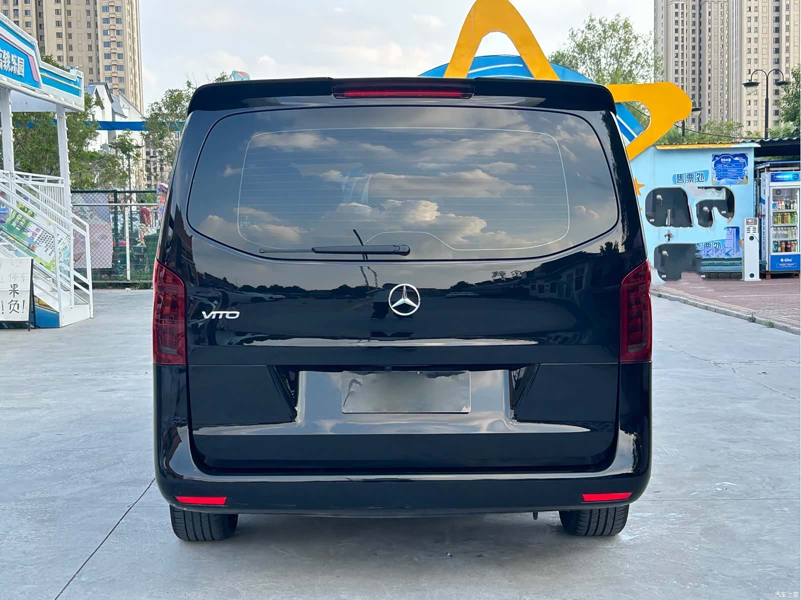 Mercedes-Benz 7, 2025 19