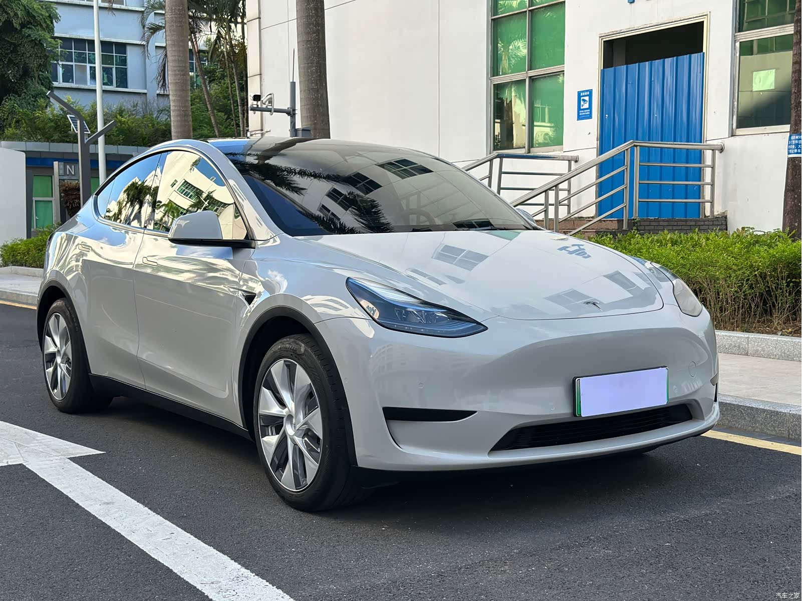 Tesla Model Y, 2023 3