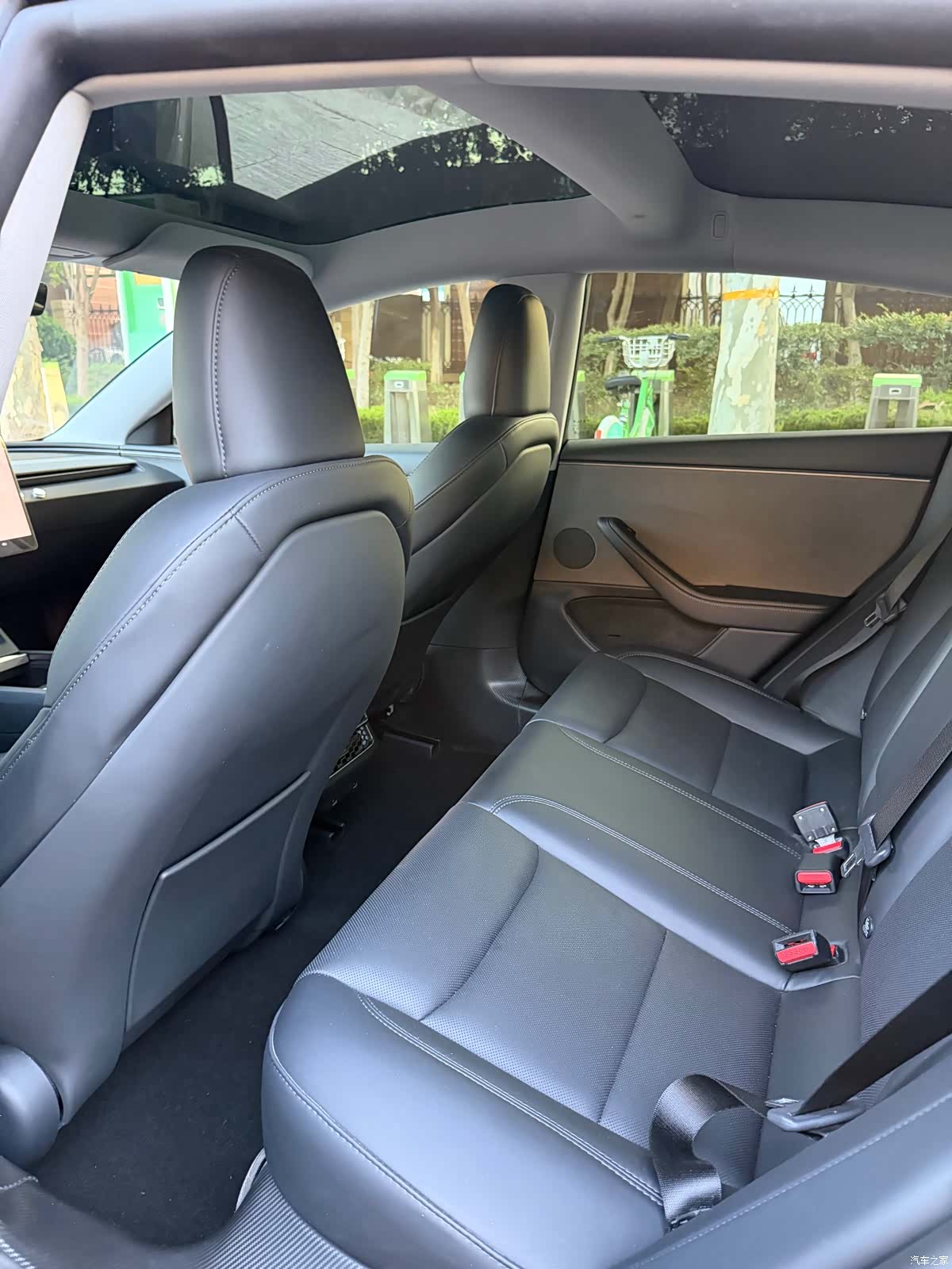 Tesla Model 3, 2025 9