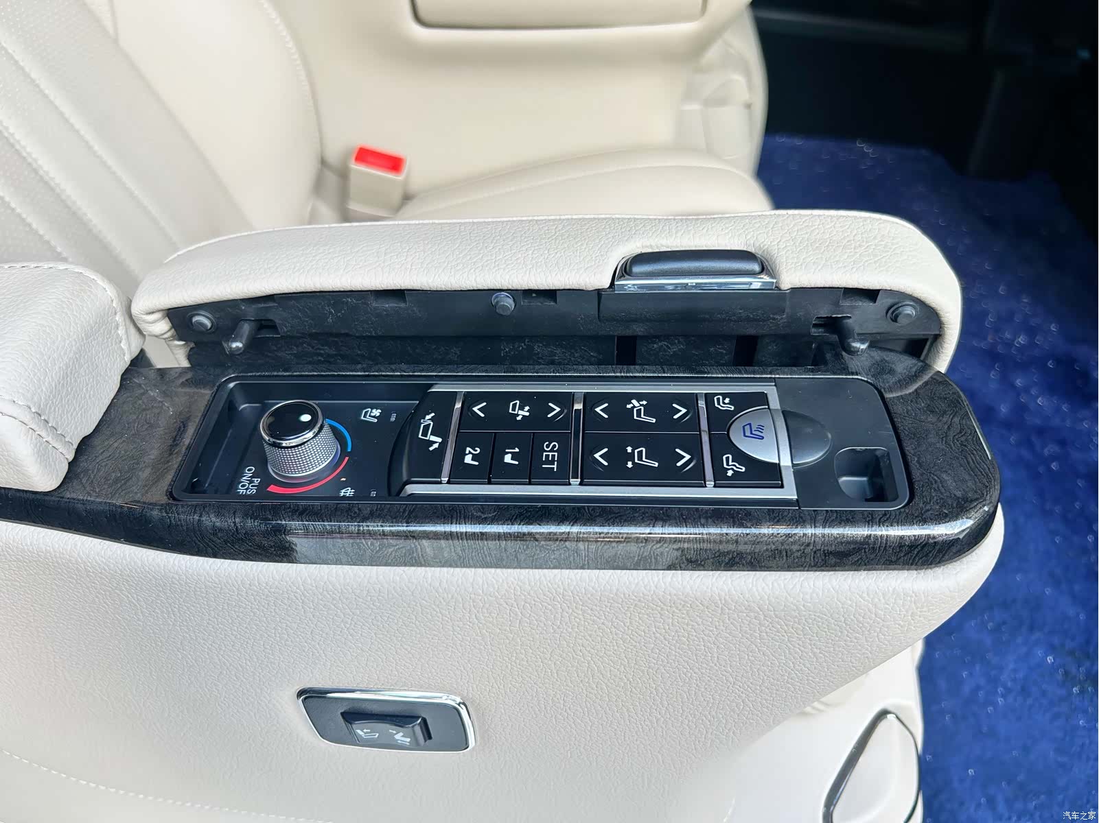 Mercedes-Benz 7, 2025 12